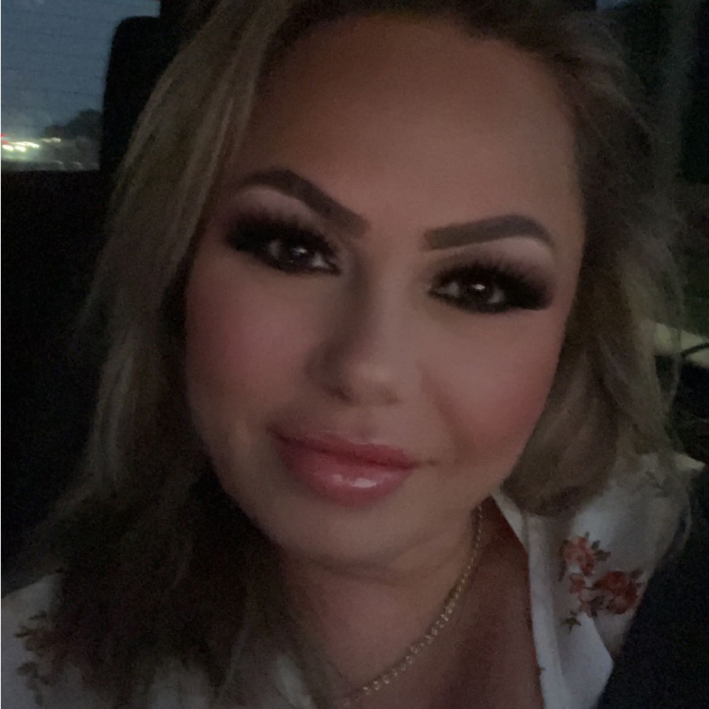 Meet your Posher, Cynthia